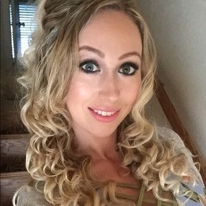 Meet your Posher, Tia